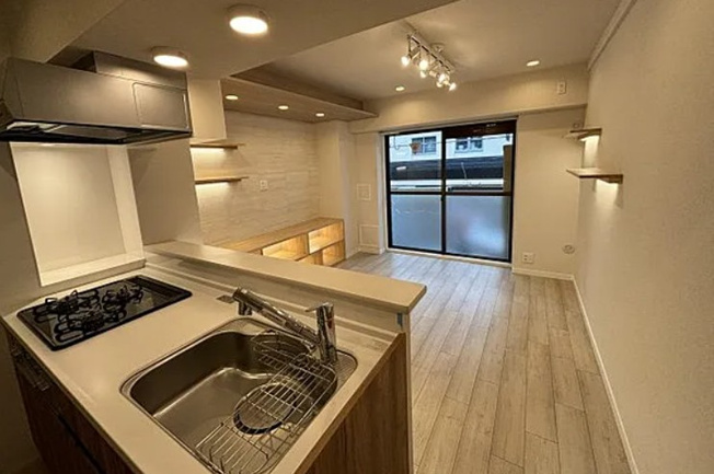 【居間・リビング】 | ワコーレ第2板橋マンション | 光と風があふれる開放的なリビングダイニングには自然と家族みんなが集まってきます。