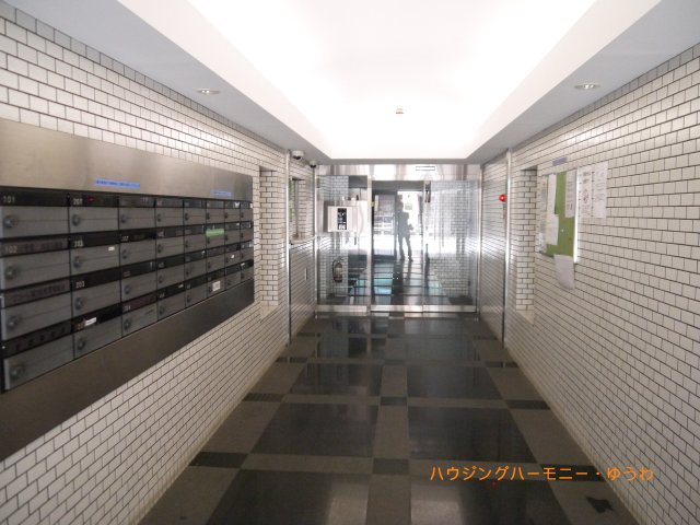 【その他共用部分】 | ワコーレ第2板橋マンション | 清潔感と歓迎感があるエントランスホールとなります。