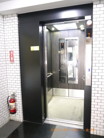 【その他共用部分】 | ワコーレ第2板橋マンション | エレベーター完備のため荷物が多くなっても安心。