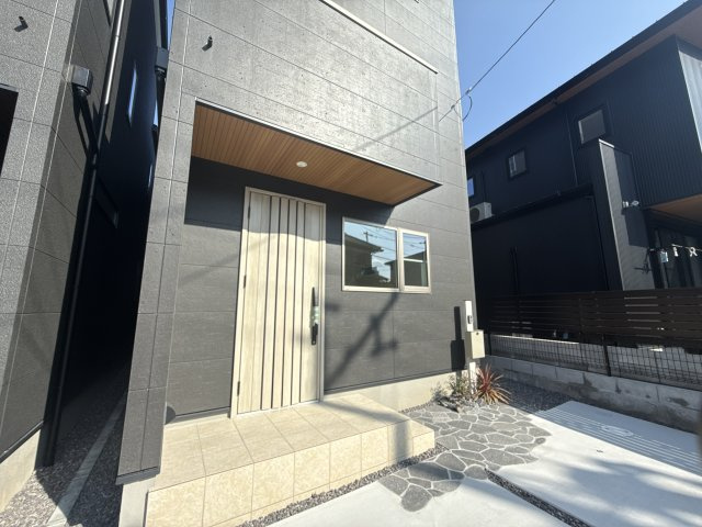大津市大江4丁目　新築戸建の玄関