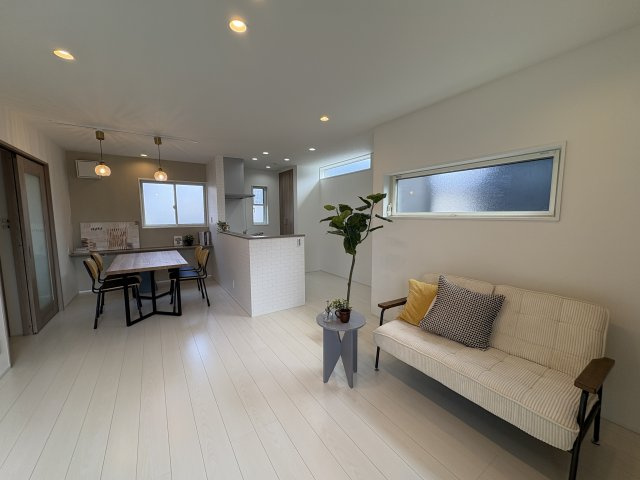 大津市大江4丁目　新築戸建の居間・リビング