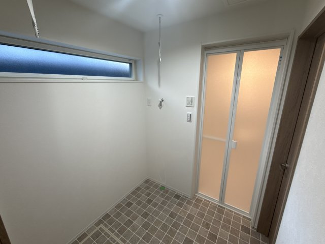 大津市大江4丁目　新築戸建の脱衣所