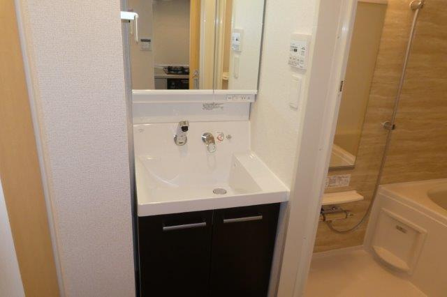 グランツグルンの独立洗面台|シャンプードレッサー