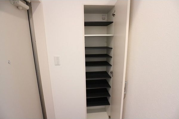 REGALEST黒川の玄関