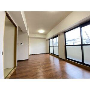 グリーンマンション守山の居間・リビング