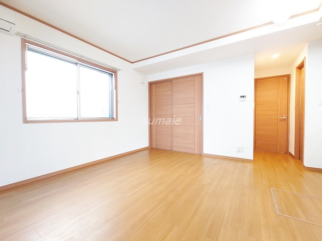 シャルムＫの洋室|窓側からのアングルです☆