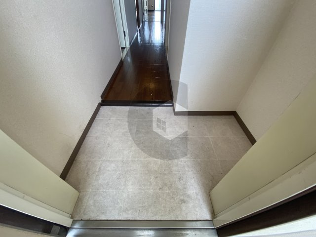 メゾン菱江の玄関