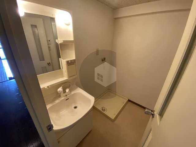 メゾン菱江の洗面所