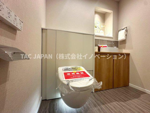 パルロード2のバルコニー|気持ちの良い日差しがふんだんに注ぐ開放的なワイドバルコニー。ロケーションの良さはもちろん、風通しも良く不思議と空が近く感じられます。