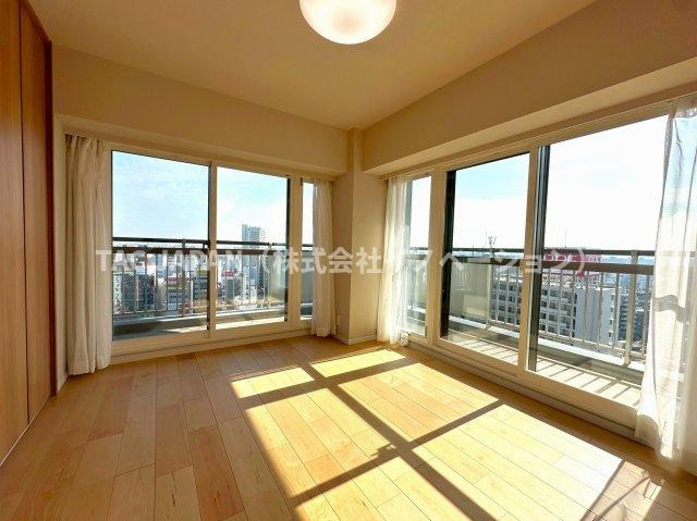 パルロード2の収納|気持ちの良い朝日が注ぎ開放的なロケーションが魅力の洋室（約6.6帖）。全てのお部屋がクローゼットを備えていますので広さを問わず快適にお過ごしいただけます。