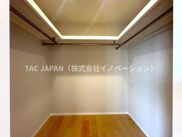 パルロード2のエントランス|【モニター付きオートロック】
荷物を抱えていても鍵を近づければ開錠できる非接触タッチ式オートロックシステム。