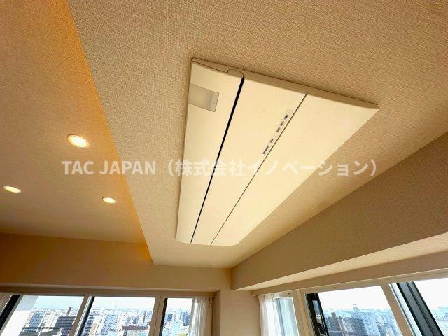 パルロード2のキッチン|【縦型ビルトイン食器洗浄乾燥機】
最後にスイッチONすれば洗い物が完了。家事の時短に大活躍する大容量の縦型ビルトイン食器洗浄乾燥機。