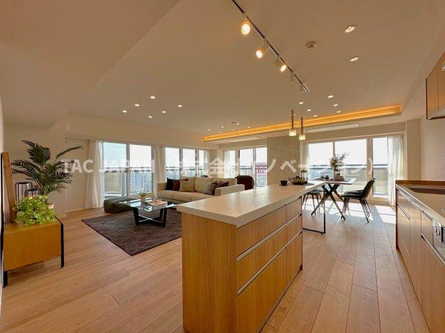 パルロード2の居間・リビング|【いつでもご見学可能です】
お問合せ当日やお仕事帰りなどご都合の良いタイミングでのご見学可能です。生活環境を確認する意味でも平日の夜でもお気軽にご覧ください。