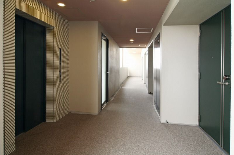 福岡市早良区荒江２丁目の賃貸マンションのロビー