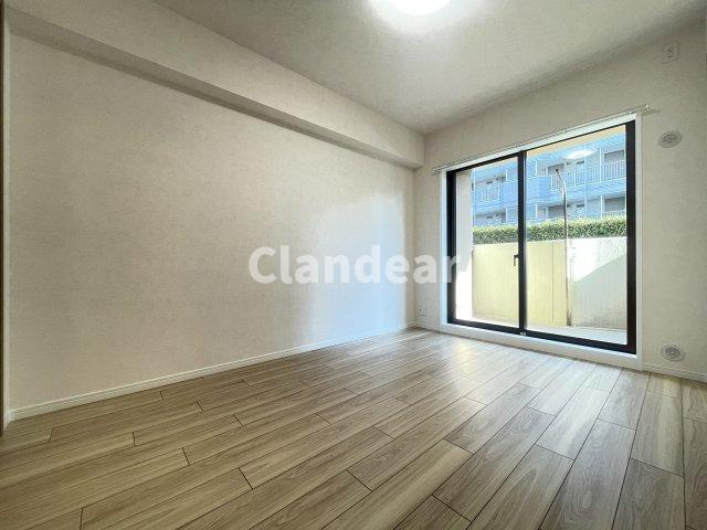 クレストコート金町の洋室|ドキドキの新生活も、安心してスタート。ぴったりの住まいを見つけませんか？クランディアが一緒に住まい選びをサポートします‼　まずは、お気軽にお問合せください　＃クランディア