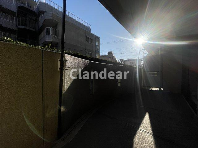 クレストコート金町のバルコニー|ドキドキの新生活も、安心してスタート。ぴったりの住まいを見つけませんか？クランディアが一緒に住まい選びをサポートします‼　まずは、お気軽にお問合せください　＃クランディア