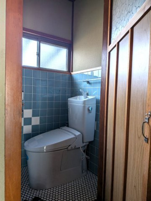 【トイレ】 | 平生町中古住宅 | 落ち着いた色調のトイレです