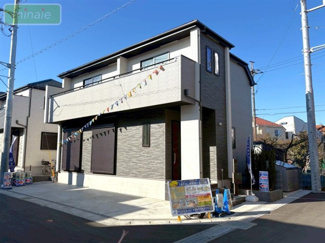 【外観】 | 小学校８分　スーパー９分　ファミリークローク　習志野台８　全3棟　B号棟 | 施工例
角地で陽当たり良好です♪