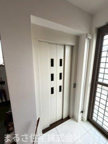 浮城町　住居兼事務所の玄関