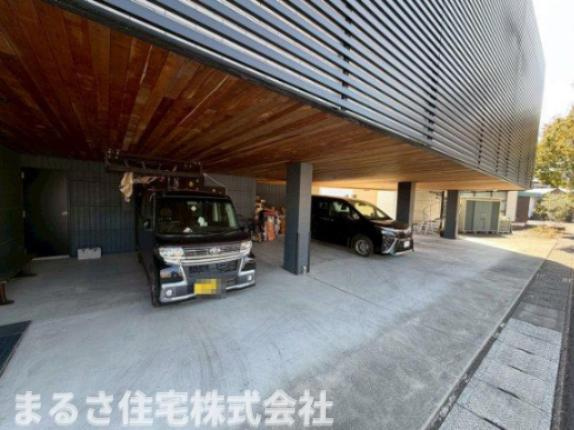 浮城町　住居兼事務所の駐車場
