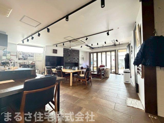 浮城町　住居兼事務所の居間・リビング