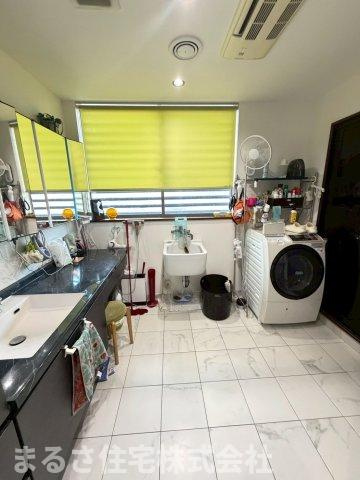 浮城町　住居兼事務所の内装