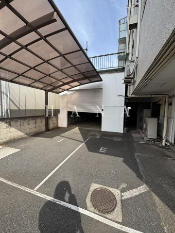 リナス恋ヶ窪の駐車場