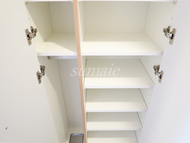 ルーブル東十条の玄関|下駄箱の中は、この様になっております☆