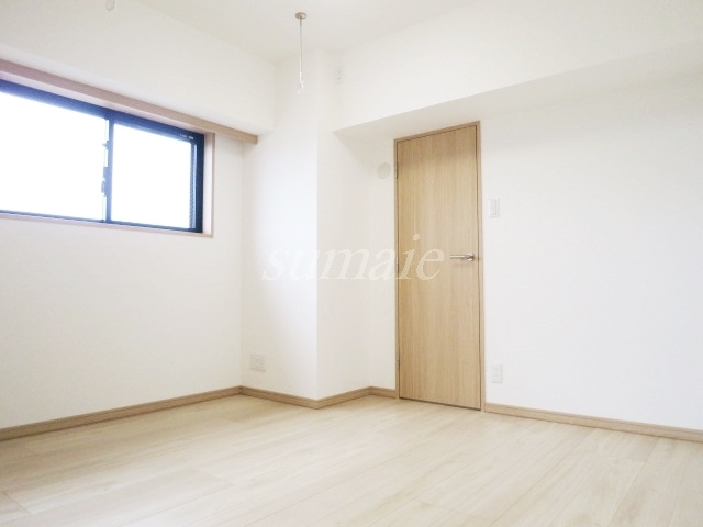 ルーブル東十条の洋室|リビング横洋室です☆