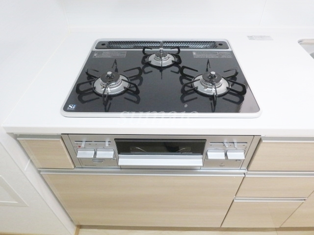 ルーブル東十条のキッチン|３口コンロ・グリル付きです☆