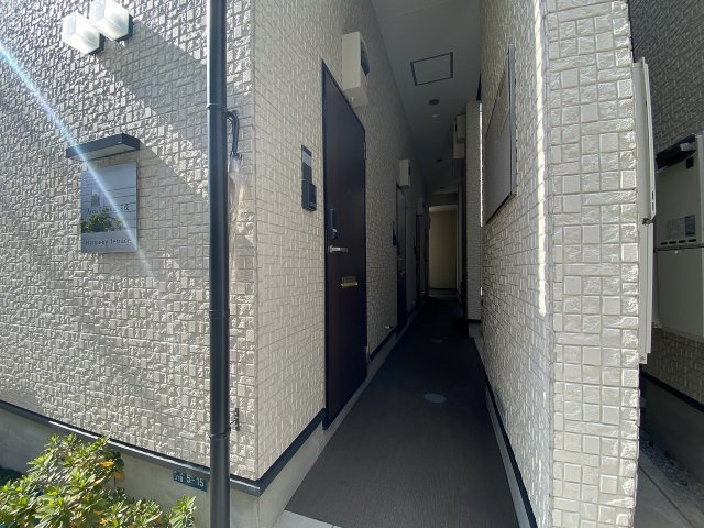 Ａｒｃａ　Ｕｒｂａｎａ志茂　ＩｏＴ　ＢＴ別　階段下物置　１００有のエントランス