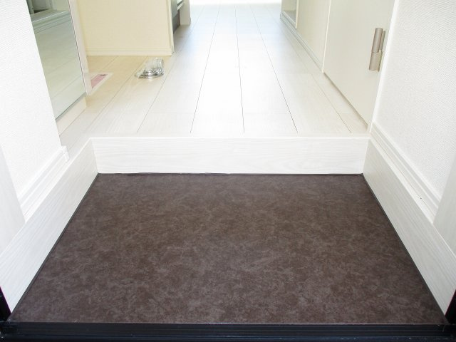 Ａｒｃａ　Ｕｒｂａｎａ志茂　ＩｏＴ　ＢＴ別　階段下物置　１００有の玄関