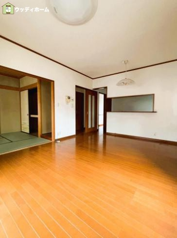 春日部市増富　中古一戸建ての居間・リビング