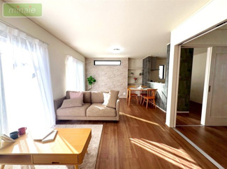 【居間・リビング】 | 小学校８分　スーパー９分　リビングイン階段　習志野台８　全3棟　C号棟 | 施工例