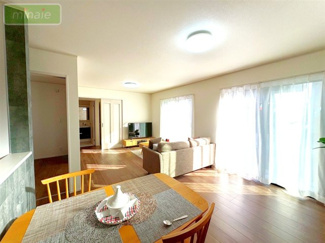 【居間・リビング】 | 小学校８分　スーパー９分　リビングイン階段　習志野台８　全3棟　C号棟 | 施工例