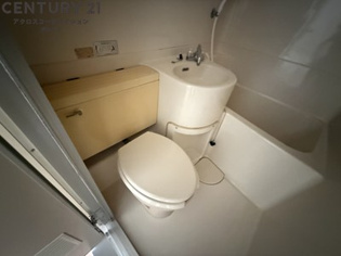 浴室内にトイレがあります！