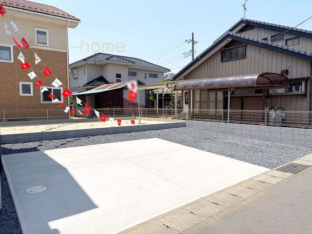 ひたちなか市稲田5期　新築戸建て　1号棟の駐車場|カースペースは3台完備。ゲスト用のスペースも確保できますね♪