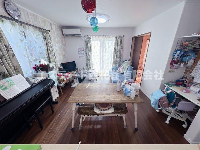 花巻市東和町土沢８区　土地建物の居間・リビング