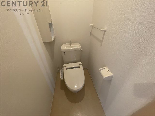 温水洗浄便座付きのトイレです♪