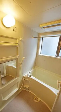 ウッドマンション・ホープの浴室