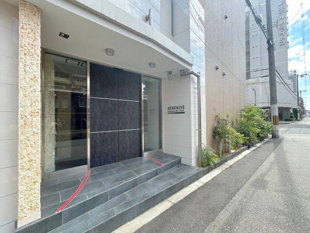 セレニテ西中島アリア弐番館のエントランス