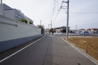 【前面道路含む現地写真】