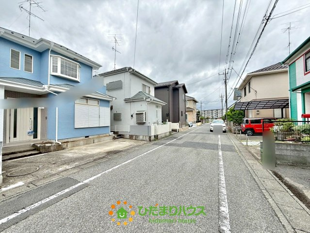久喜市桜田1期　中古一戸建ての前面道路含む現地写真