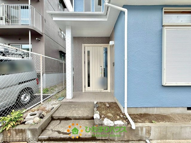 久喜市桜田1期　中古一戸建ての玄関
