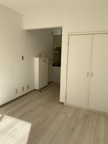 ライジングサンハイツの居間・リビング