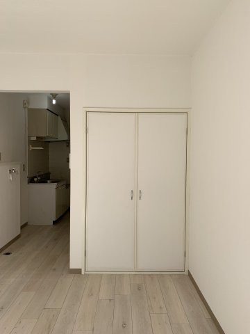 ライジングサンハイツの居間・リビング