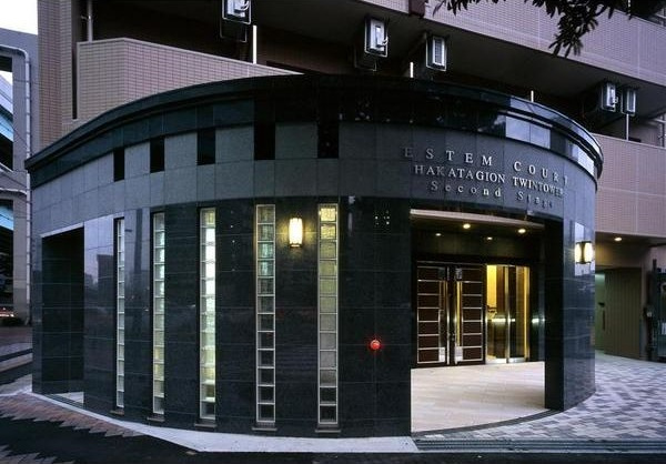 福岡市博多区堅粕１丁目の賃貸マンションのエントランス