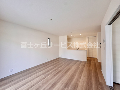 【居間・リビング】 | 豊橋市西幸町 新築一戸建て | リビングです