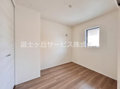 【洋室】 | 豊橋市西幸町 新築一戸建て | 明るい洋室です
