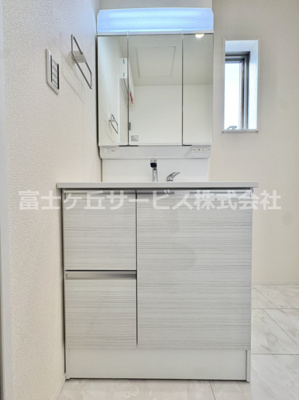 【独立洗面台】 | 豊橋市西幸町 新築一戸建て | 独立洗面台、朝の身支度には欠かせません